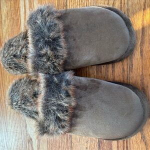 Mens Brown Slippers NWOT